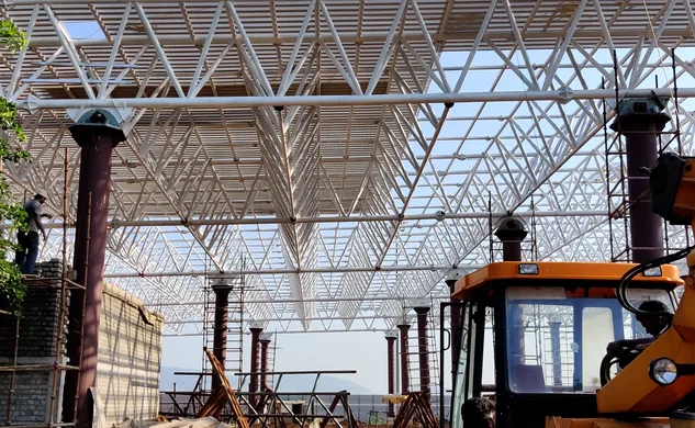 Tubular space-frame roof structure