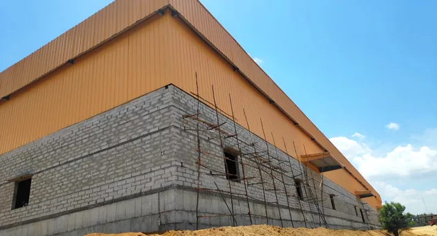 Warehouse envelope with cladding and roofing