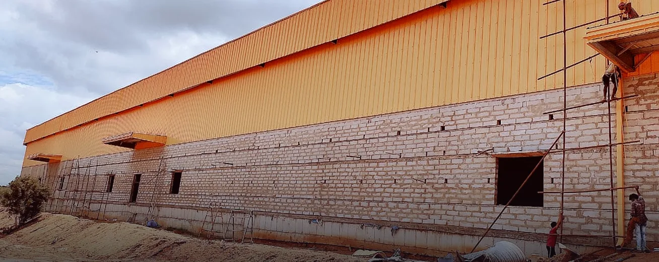 Large-span warehouse wall cladding and roofing works